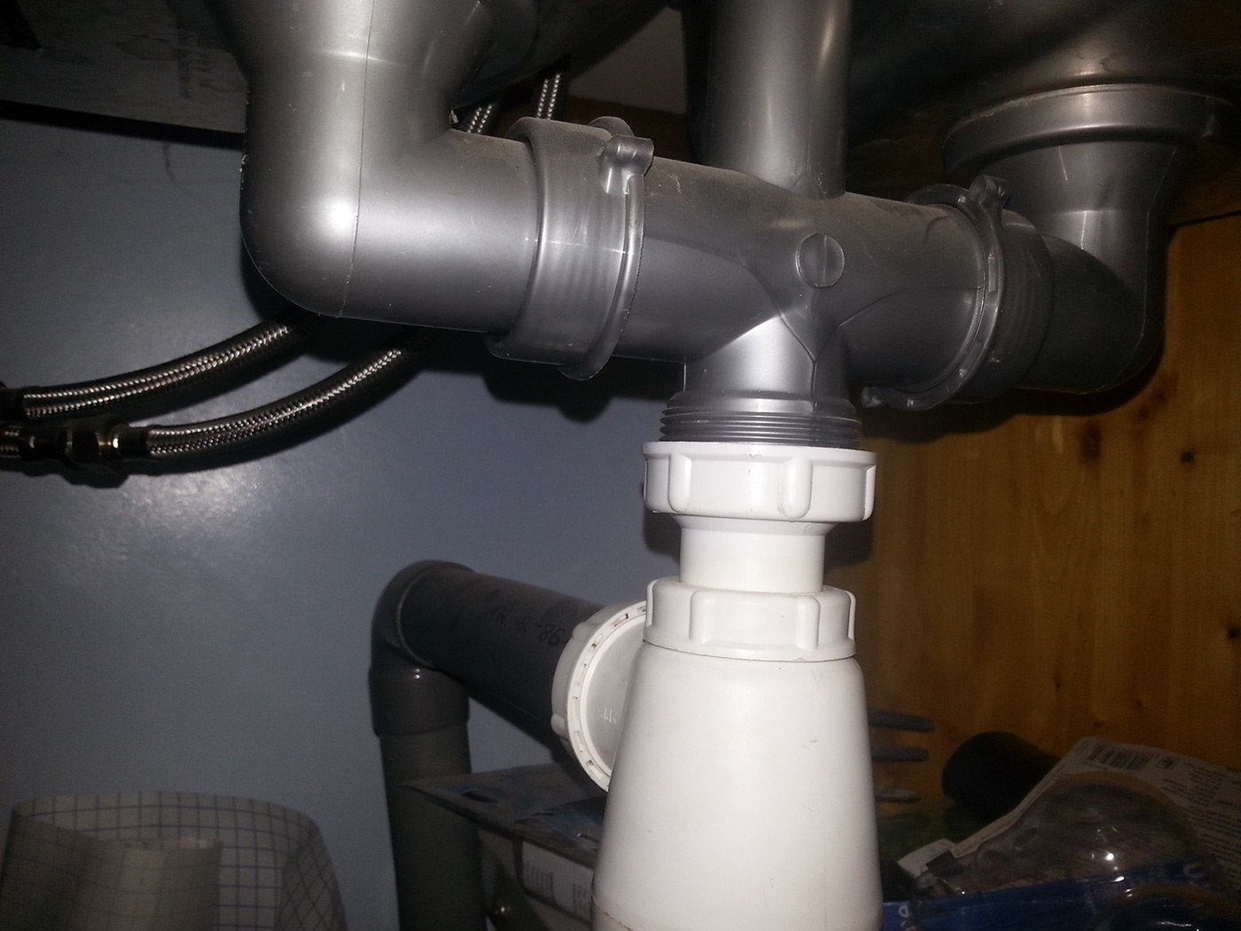 Un tuyau de cuivre en plomberie